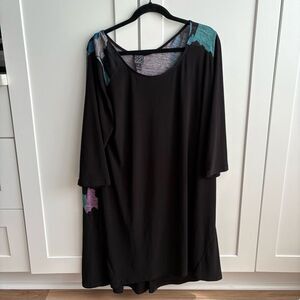 Clara Sun Woo Dress Size 1X Black Abstract Flowy Tunic Wrinkle-Free Travel Chic